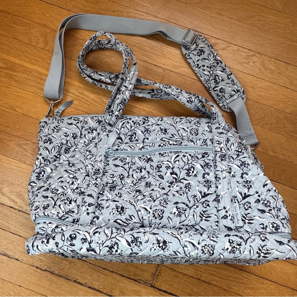 Vera Bradley Light Blue Floral Cotton Deluxe Travel Tote - Picture 9 of 14